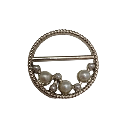 Broches