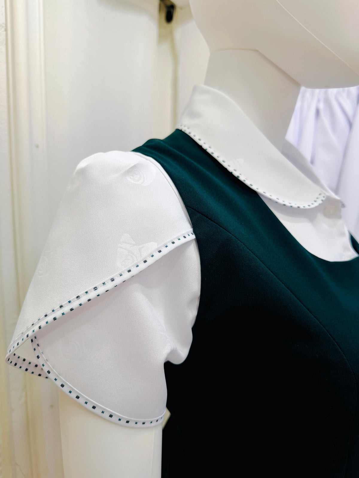 Blusa Pettal Cuello Bebe Verde (Manga Corta)