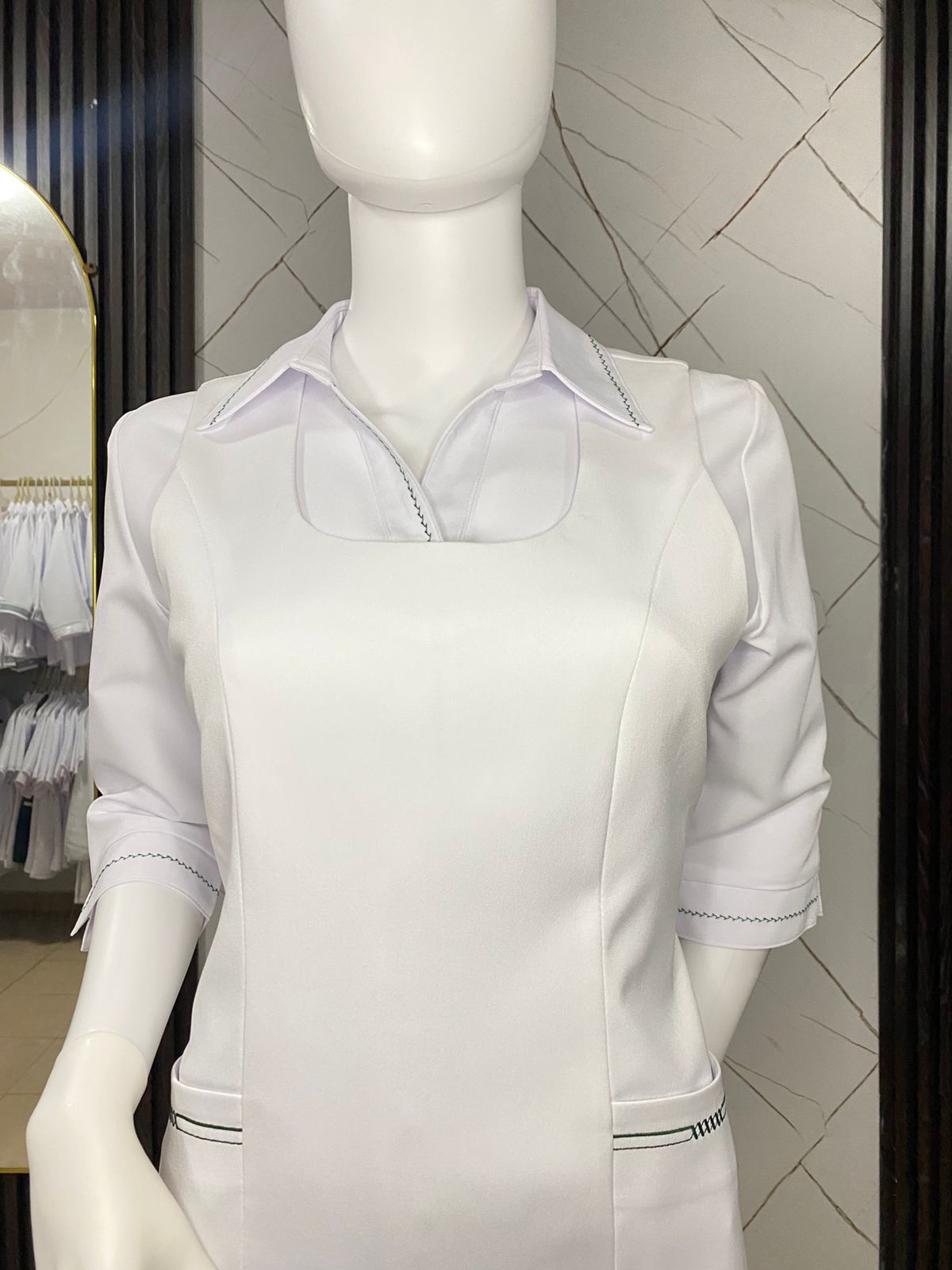 Chaleco Lusso Blanco Con Bordado Verde